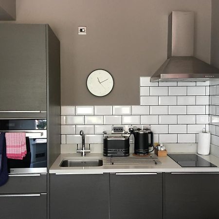 Park Lane Aparthotel By Urban Space Cardiff Bagian luar foto