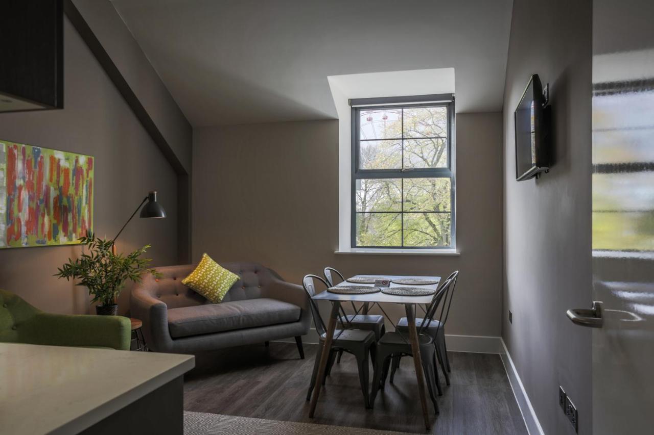 Park Lane Aparthotel By Urban Space Cardiff Bagian luar foto
