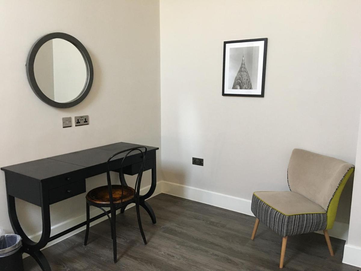 Park Lane Aparthotel By Urban Space Cardiff Bagian luar foto