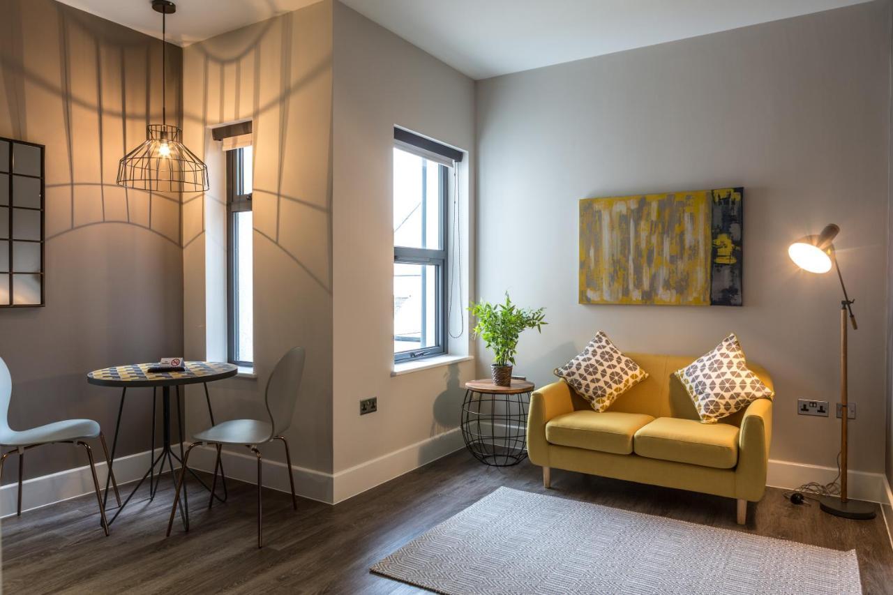 Park Lane Aparthotel By Urban Space Cardiff Bagian luar foto