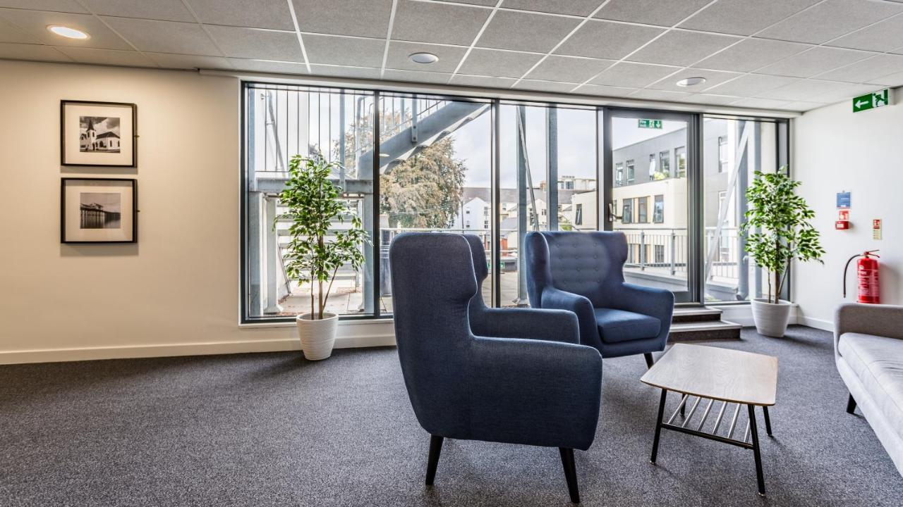 Park Lane Aparthotel By Urban Space Cardiff Bagian luar foto