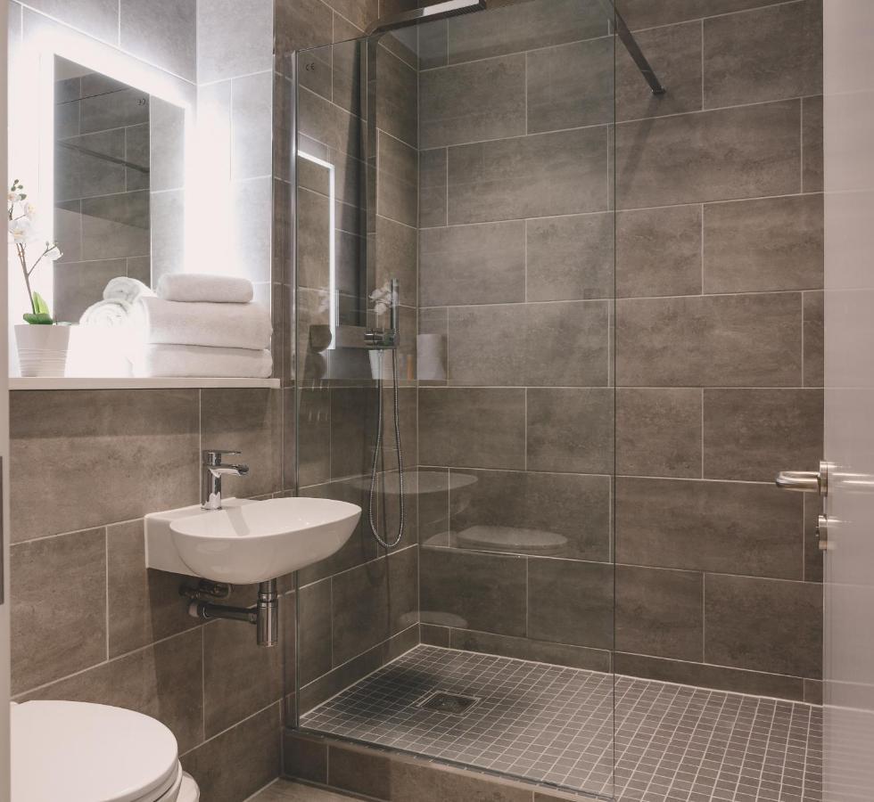 Park Lane Aparthotel By Urban Space Cardiff Bagian luar foto