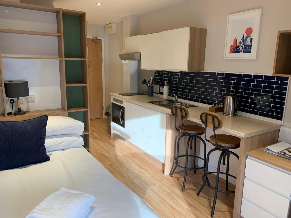 Park Lane Aparthotel By Urban Space Cardiff Bagian luar foto